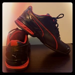 PUMA Tazon 6 in Black and Red